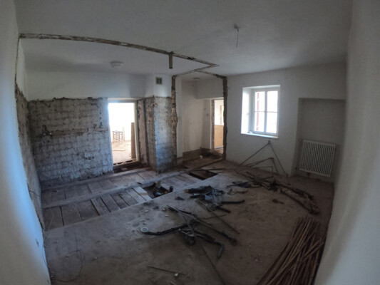 Das Bad im ersten Stock wurde abgetragen, das Balkonzimmer ist nun in der ursprünglichen Größe. DCIM100GOPROGOPR8398.JPG