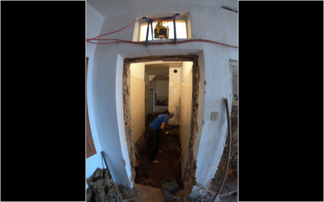Das alte Bad wird nach hinten vergrößert und auf das Normalniveau gebracht. DCIM100GOPROGOPR8400.JPG